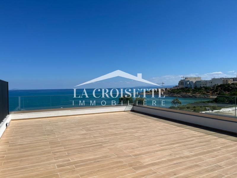 Triplex S+4 avec piscine et vue sur mer à Gammarth